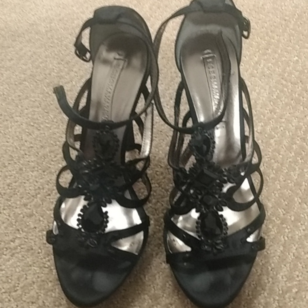BCBG MAXAZRIA SATIN HEELS WITH DETAIL